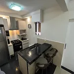 Apartamento No Guaruja, Praia Pitangueiras, 2 Dormitorios, Reformado.