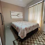 Apartamento No Guaruja, Praia Pitangueiras, 2 Dormitorios, Reformado.